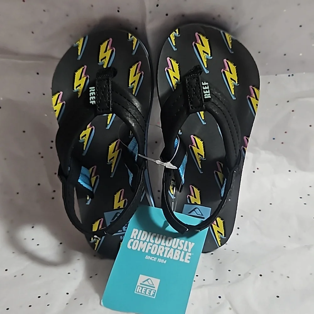 REEF LIGHTNING SANDALS: NEW WITH TAGS: SIZE 5/6